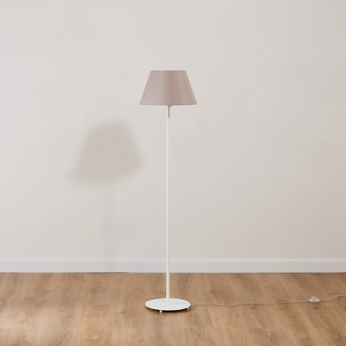 Lampada da terra con paralume tinta unita