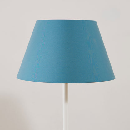 Lampada da terra con paralume tinta unita