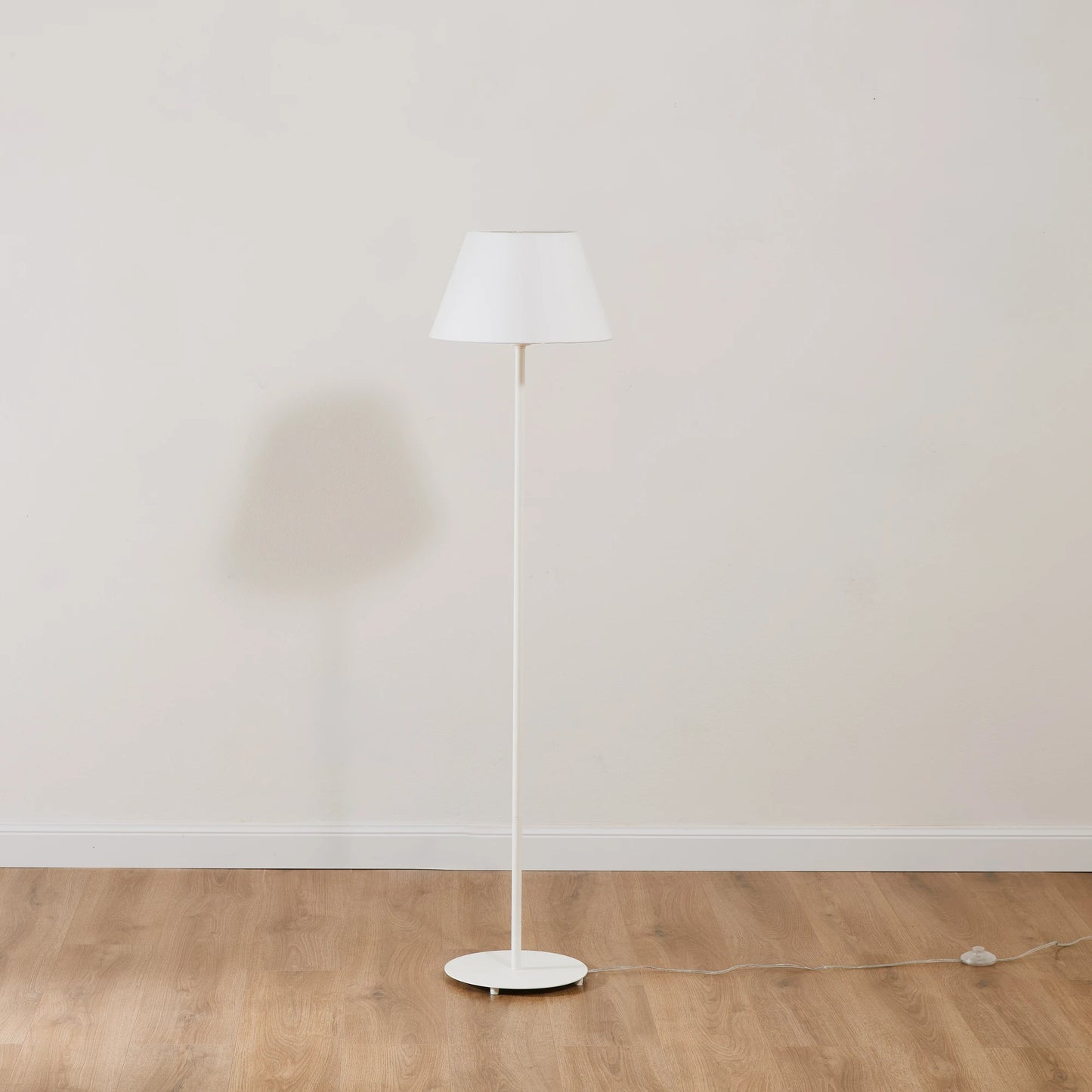 Lampada da terra con paralume tinta unita