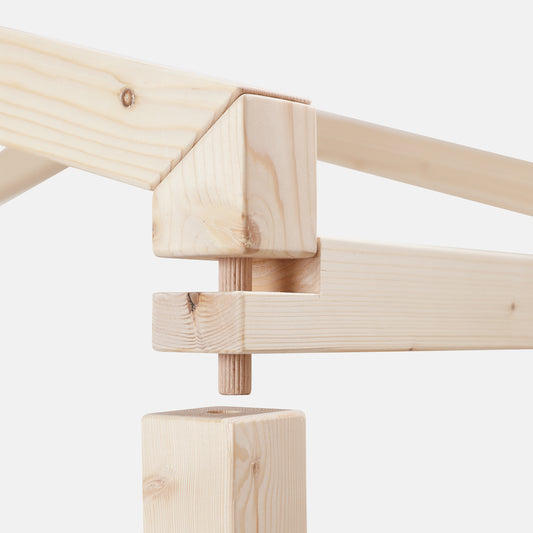 Montaggio a incastro del kit trasformazione casetta per Letto montessoriano in legno naturale zeropiù nabè